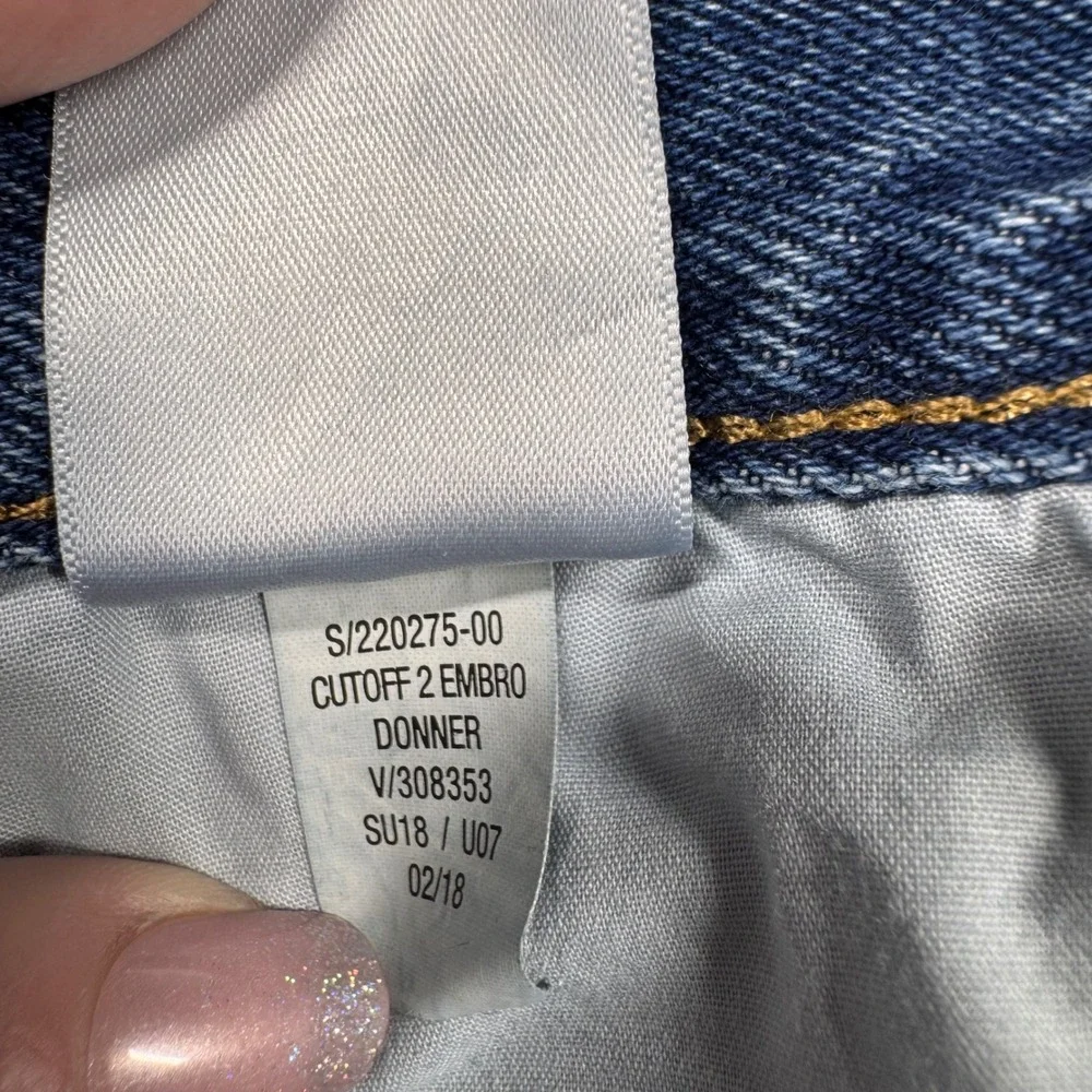 Old Navy Boyfriend Denim Shorts Women 6 Blue Star Embroidered Distressed Cut Off - Picture 9 of 10